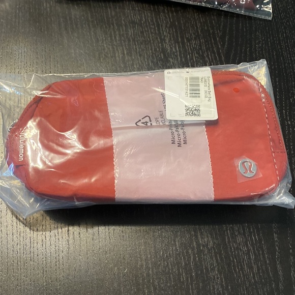 NWT Lululemon Everywhere Belt Bag 1L in Terra Orange - Picture 7 of 9